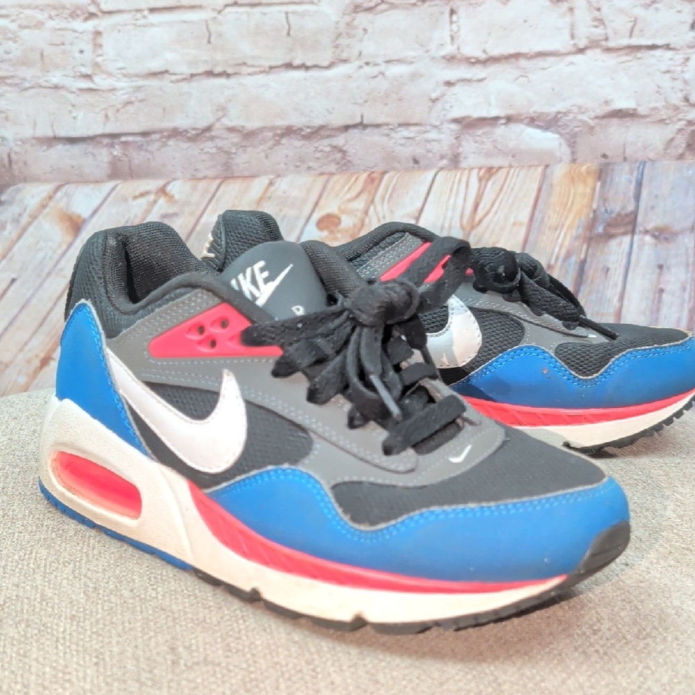 Nike Air Crossover Skeakers Kids Size 5